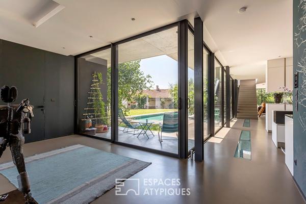 Villa d’architecte aux lignes modernes avec piscine dans le Bourg de Caluire-et-Cuire