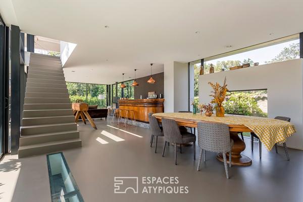Villa d’architecte aux lignes modernes avec piscine dans le Bourg de Caluire-et-Cuire