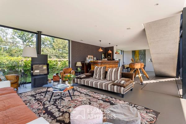 Villa d’architecte aux lignes modernes avec piscine dans le Bourg de Caluire-et-Cuire