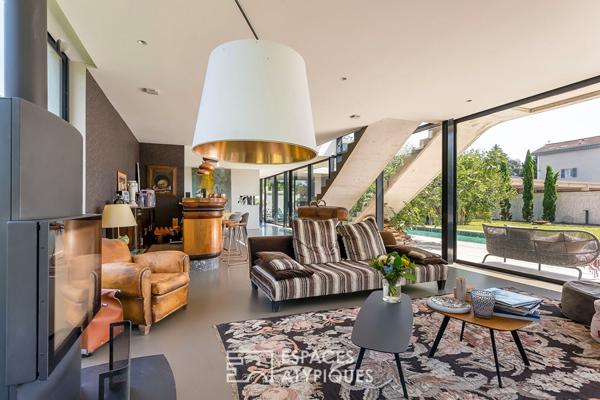 Villa d’architecte aux lignes modernes avec piscine dans le Bourg de Caluire-et-Cuire