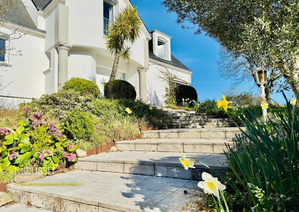 Grande demeure familiale de 285 m² avec sous-sol à quelques minutes de Vannes