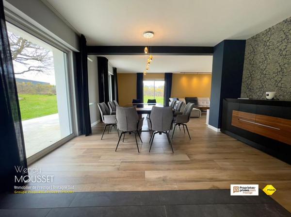 Grande demeure familiale de 285 m² avec sous-sol à quelques minutes de Vannes