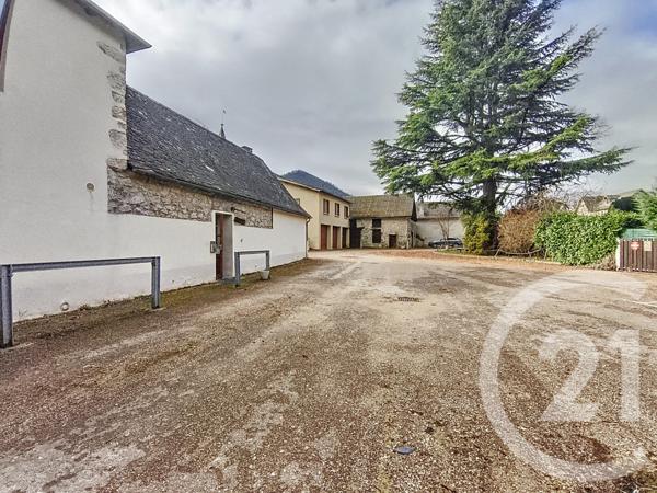 à vendre  500 m2 MOULIS - 09