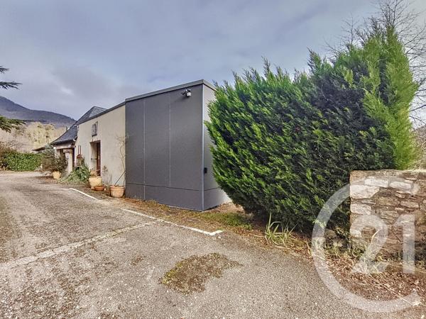 à vendre  500 m2 MOULIS - 09