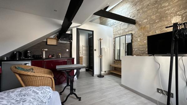 Studio meublé à louer, de 25 m2, situé en centre ville de Compiègne,