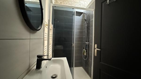 Studio meublé à louer, de 25 m2, situé en centre ville de Compiègne,