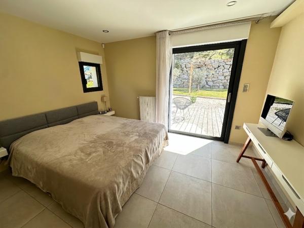 Rognes Villa Rénovée d'Exception sur 2 Hectares avec Piscine et Vue Nature