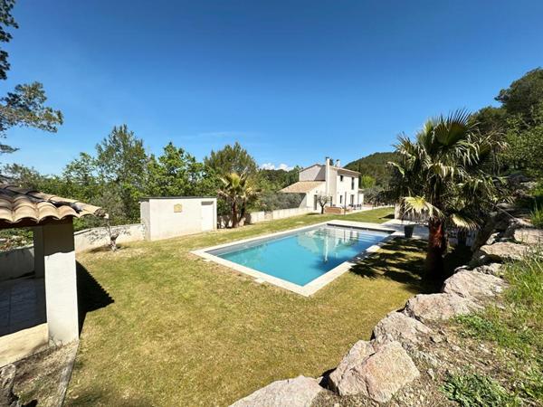 Rognes Villa Rénovée d'Exception sur 2 Hectares avec Piscine et Vue Nature