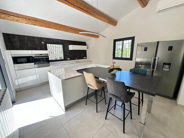 Rognes Villa Rénovée d'Exception sur 2 Hectares avec Piscine et Vue Nature