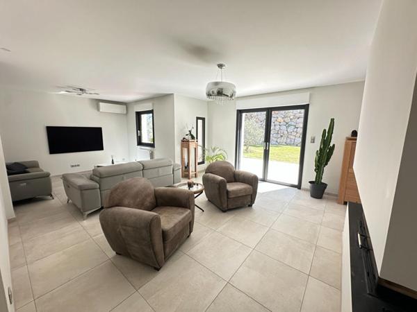 Rognes Villa Rénovée d'Exception sur 2 Hectares avec Piscine et Vue Nature