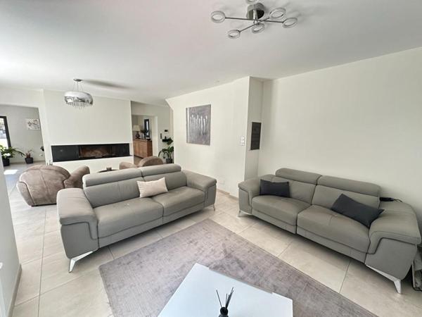 Rognes Villa Rénovée d'Exception sur 2 Hectares avec Piscine et Vue Nature