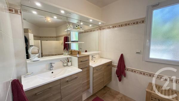 Maison à vendre  6 pièces - 161,39 m 2   PELLEAUTIER  - 05