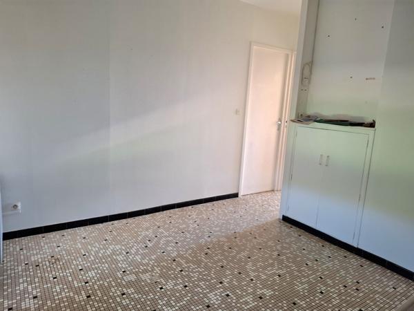 À vendre - Maison individuelle, 4 pièces située à Aigné (72650)