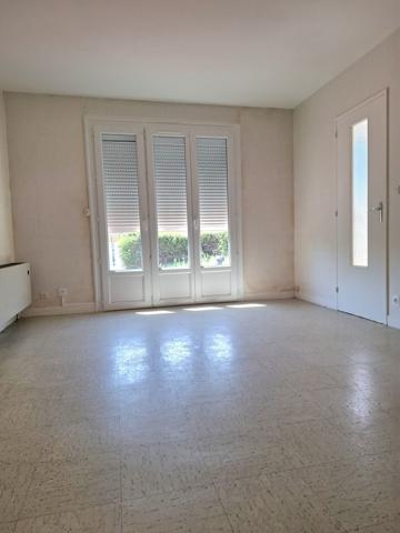 À vendre - Maison individuelle, 4 pièces située à Aigné (72650)