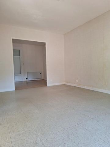 À vendre - Maison individuelle, 4 pièces située à Aigné (72650)