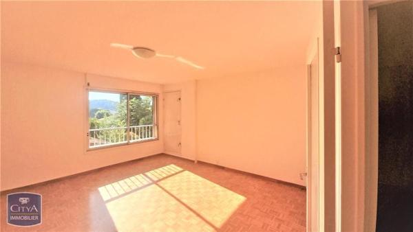 Appartement à louer 3 pièces 73.2m²