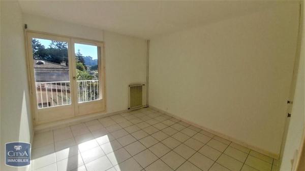 Appartement à louer 3 pièces 73.2m²