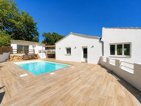 VILLA FAMILIALE AVEC VUE PANORAMIQUE, PISCINE ET POOL HOUSE