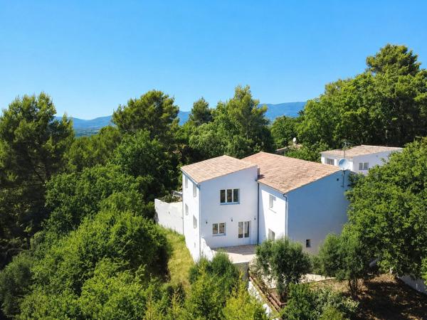 VILLA FAMILIALE AVEC VUE PANORAMIQUE, PISCINE ET POOL HOUSE