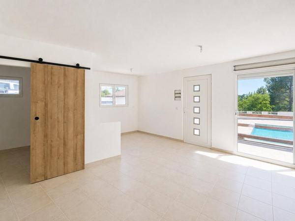 VILLA FAMILIALE AVEC VUE PANORAMIQUE, PISCINE ET POOL HOUSE