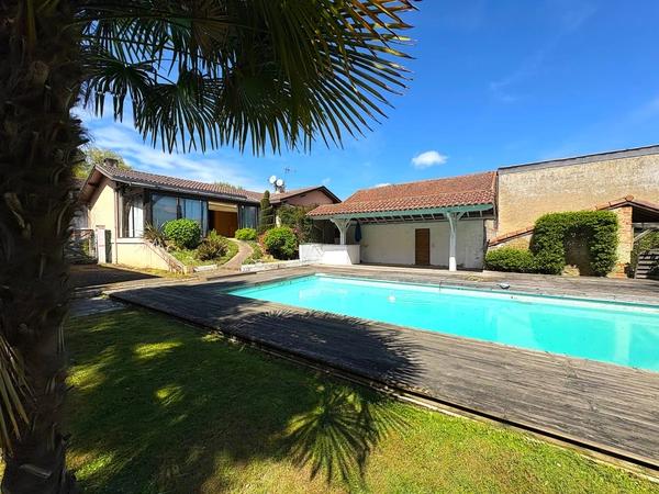 MAISON À VENDRE COEUR DE VILLE 130M2 AVEC PISCINE ET DÉPENDANCE