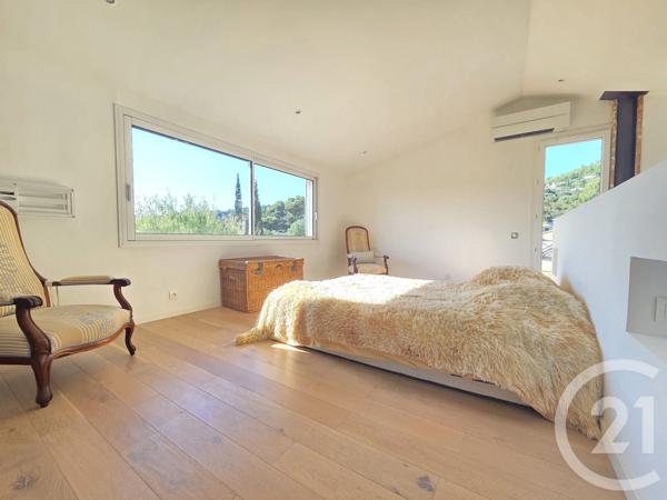 Maison à vendre  5 pièces - 123 m 2   OLLIOULES  - 83