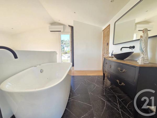 Maison à vendre  5 pièces - 123 m 2   OLLIOULES  - 83