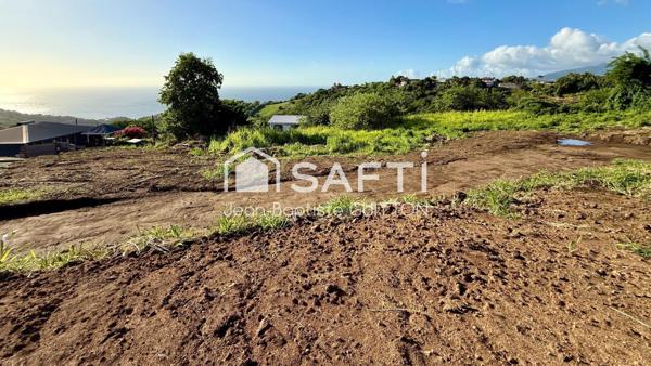 Terrain constructible avec vue mer au Carbet