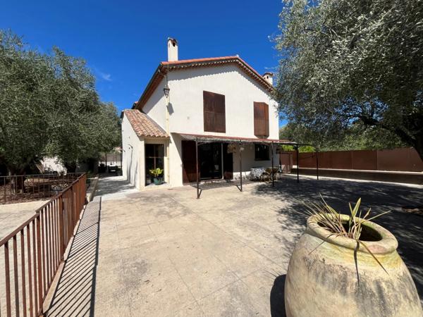 PEGOMAS VILLA INDIVIDUELLE 6 PIECES 215 M2 AVEC PISCINE TERRAIN 1025 M2