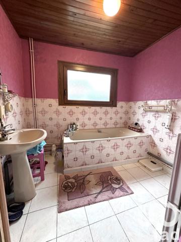 Maison traditionnelle 8 pièces de 120 m² à Camblain-Châtelain (62470)