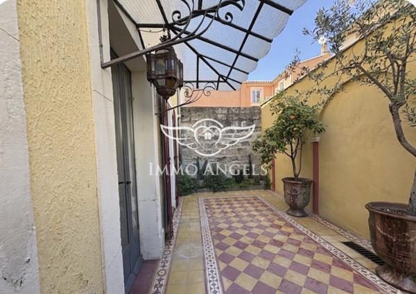 AIGUES MORTES-MAGNIFIQUE MAISON DE MAITRE AVEC PATIO