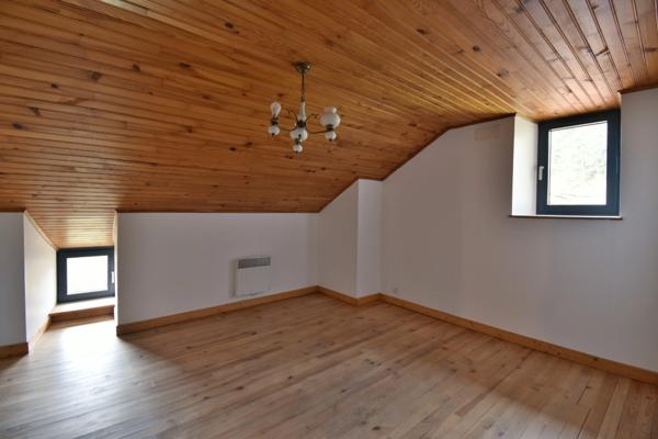 Maison à louer 5 pièces SAINT AGREVE (07)