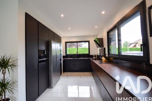 Maison à vendre 6 pièces 125 m² Gex