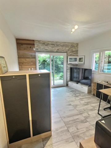 A vendre Studio avec jardin, parking, cave