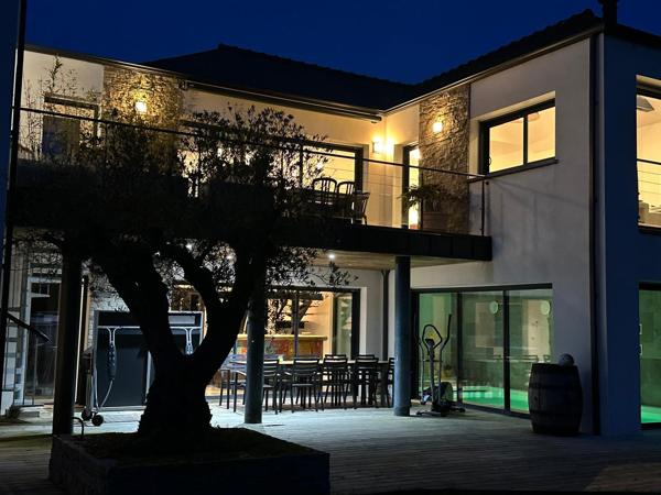 Propriété MODERNE vue sur le Golfe du Morbihan à vendre