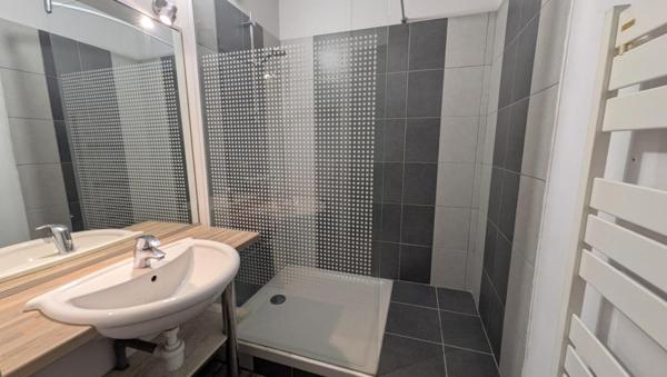 Appartement T3 à louer - 65 m² (réf : 555862)