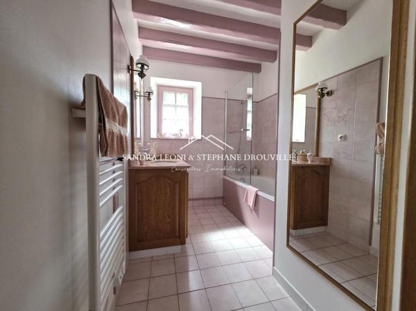 PROCHE MAINTENON - JOUY  RAVISSANTE LONGERE de 182 m², 7 PIECES