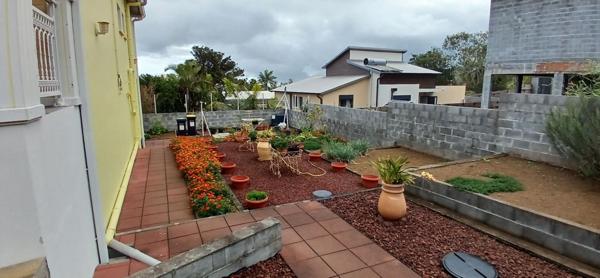 Villa F 4 de 118 m²  sur un terrain de 618 m² située à Pont d'Yves 97430 LE TAMPON