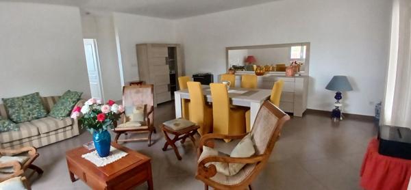 Villa F 4 de 118 m²  sur un terrain de 618 m² située à Pont d'Yves 97430 LE TAMPON