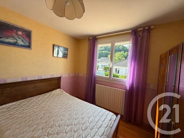 Maison à vendre  13 pièces - 146 m 2   JUSSAC  - 15