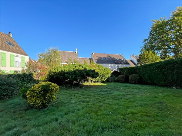 Maison spacieuse à vendre à Dammarie-les-Lys - 4 chambres et garage !