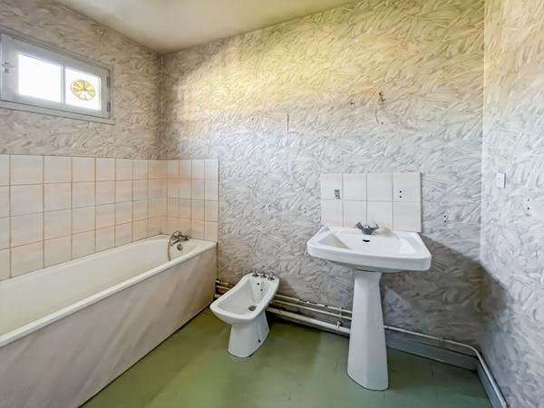 Maison spacieuse à vendre à Dammarie-les-Lys - 4 chambres et garage !