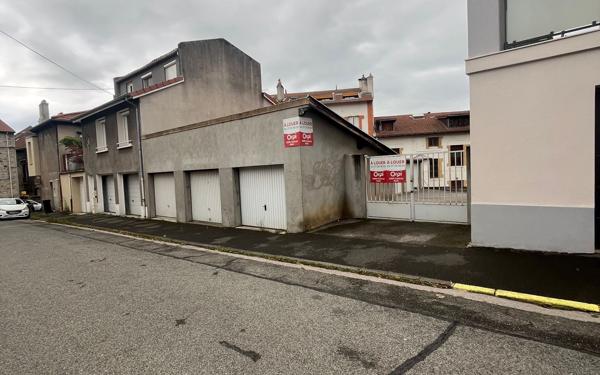 Stationnement à louer