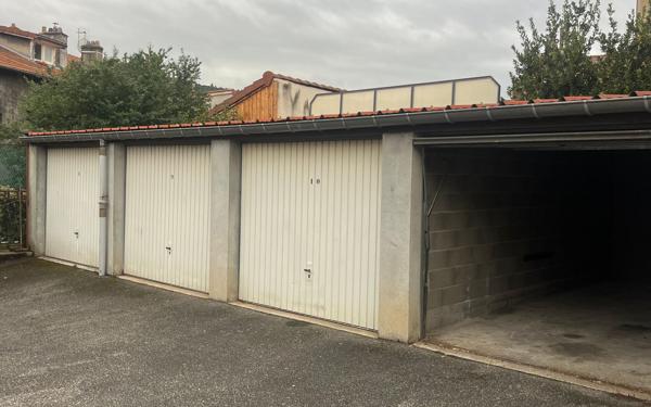 Stationnement à louer