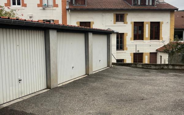 Stationnement à louer