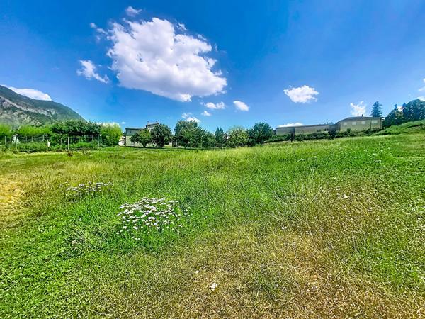 A vendre terrain constructible viabilisé de 1584 m² à 20 mn de Sisteron
