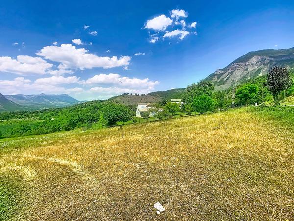 A vendre terrain constructible viabilisé de 1584 m² à 20 mn de Sisteron