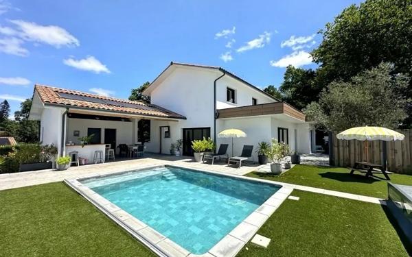 Maison à vendre    5 pièces • 202,57 m2 Saint-Martin-de-Hinx