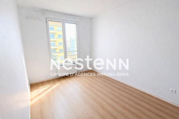 secteur centre Ville: Proximité T10 spacieux T3 avec Balcon et Garage vue dégagée