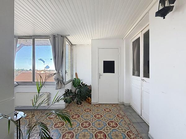 Appartement centre de Meximieux, 2 chambres, 1 bureau , 82 m2